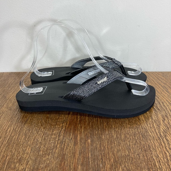Reef Shoes - Reef Star Sassy Cushion Flip Thong Sandal Womens Size 8 Black/Silver
